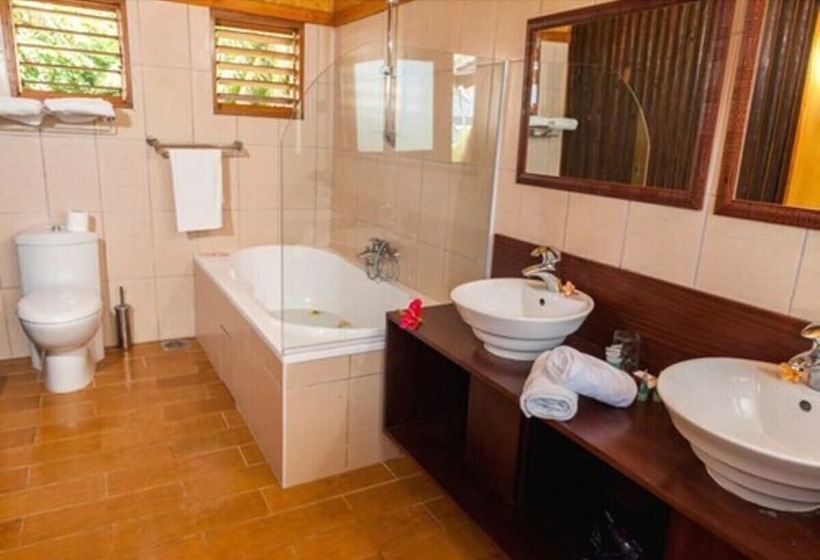 هتل Nengone Village