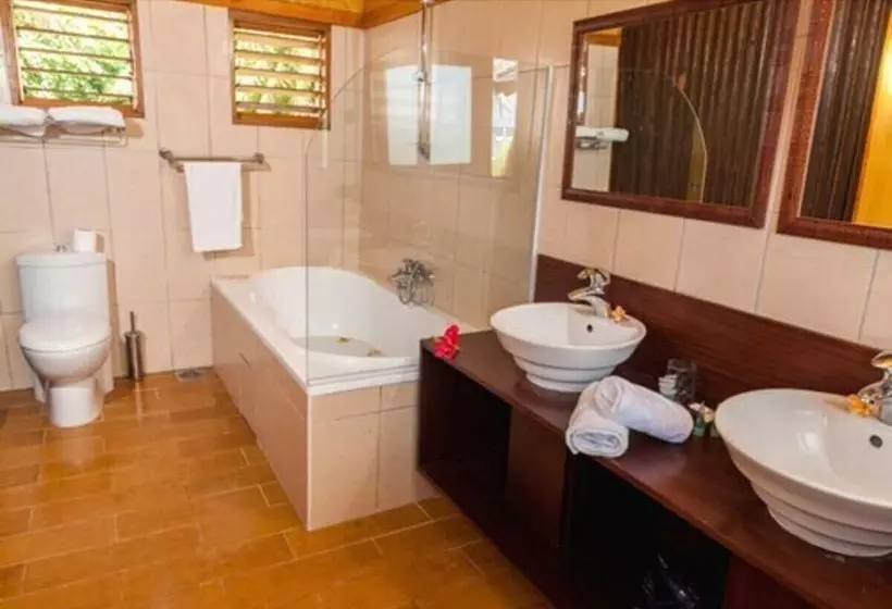 هتل Nengone Village