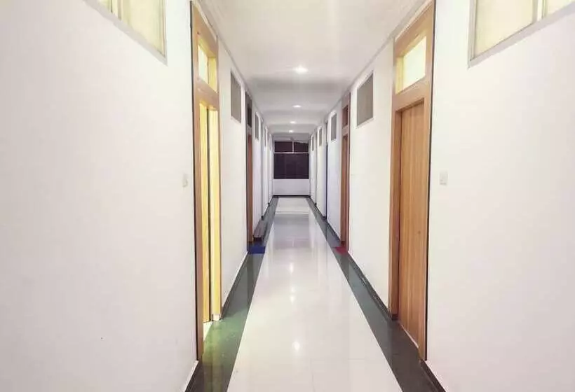 هتل Parth