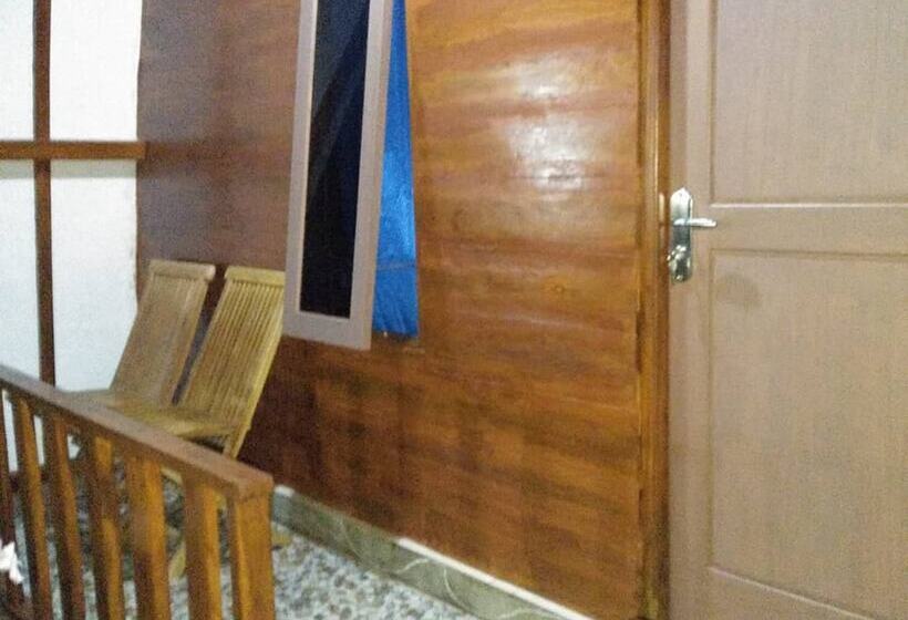 فندق Penginapan Griya Watukelir