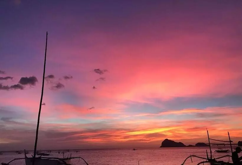 Hotelli Pundaquit Luxury Resort