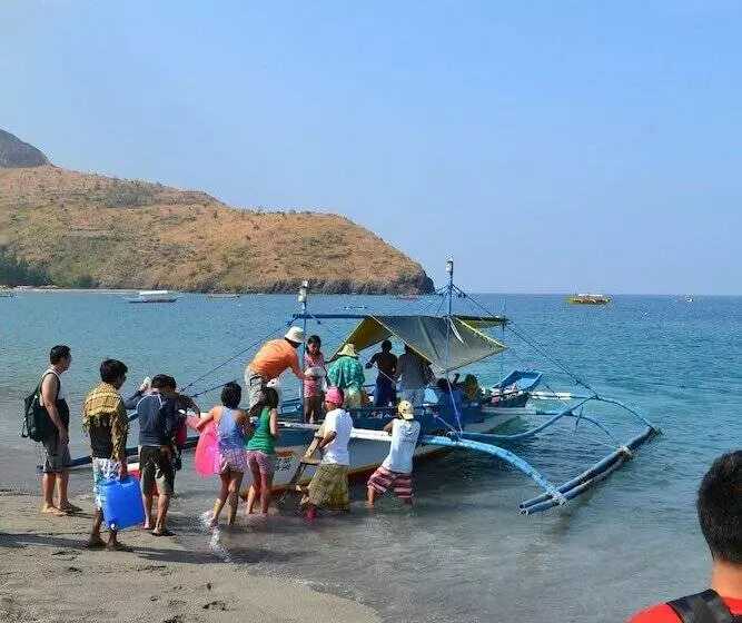 Hotelli Pundaquit Luxury Resort