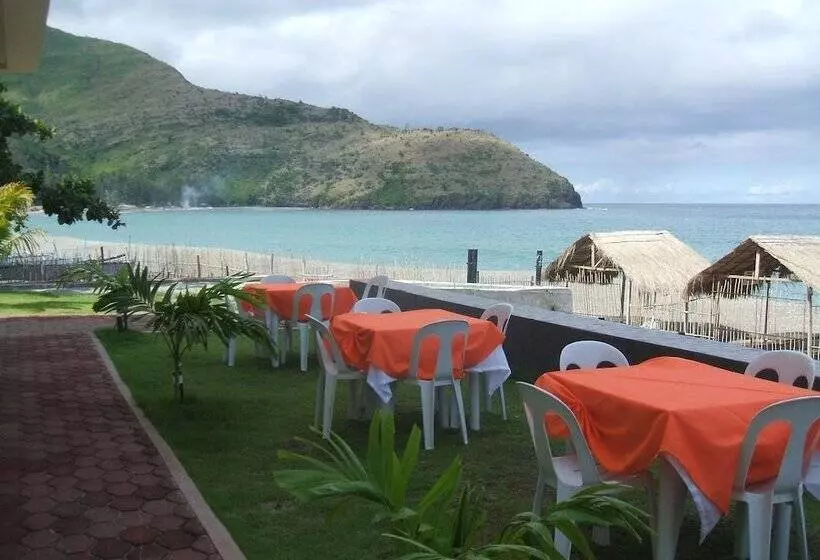 Hotelli Pundaquit Luxury Resort