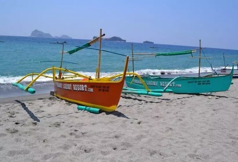 Hotelli Pundaquit Luxury Resort