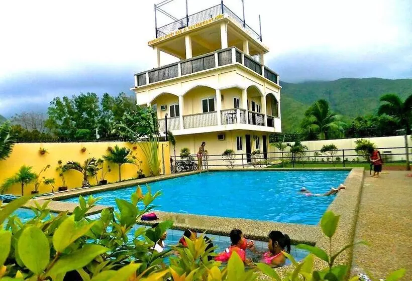 Hotelli Pundaquit Luxury Resort