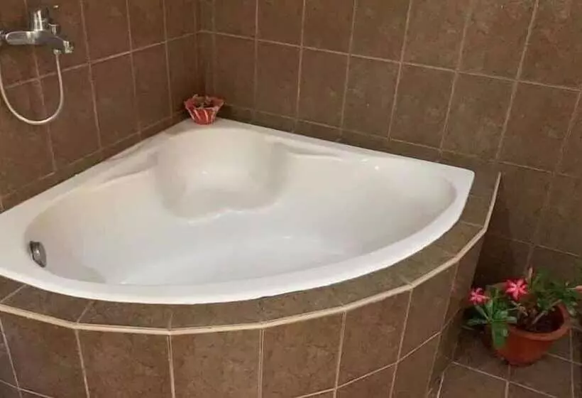 Hotelli Pundaquit Luxury Resort