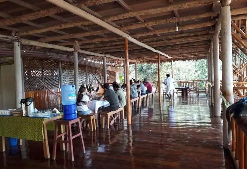 هتل Tres Chimbadas Lake Lodge