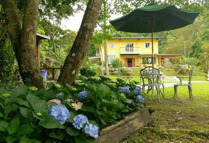 پانسیون Hemerocallis Country House