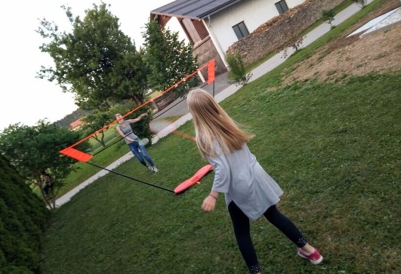 پانسیون Prenočišča Miklavčič