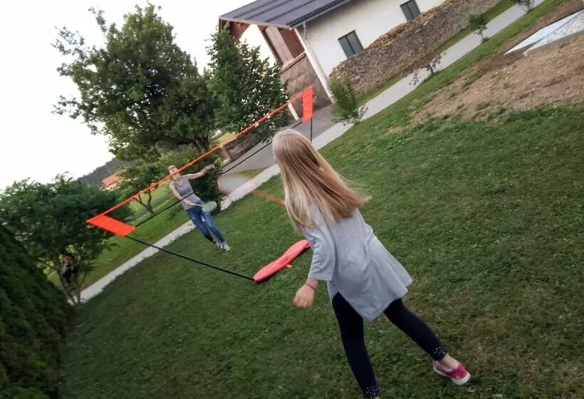 پانسیون Prenočišča Miklavčič