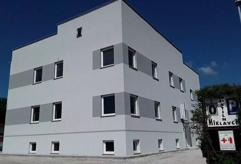 پانسیون Prenočišča Miklavčič
