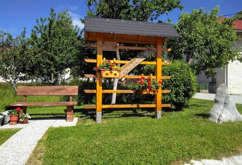 پانسیون Prenočišča Miklavčič