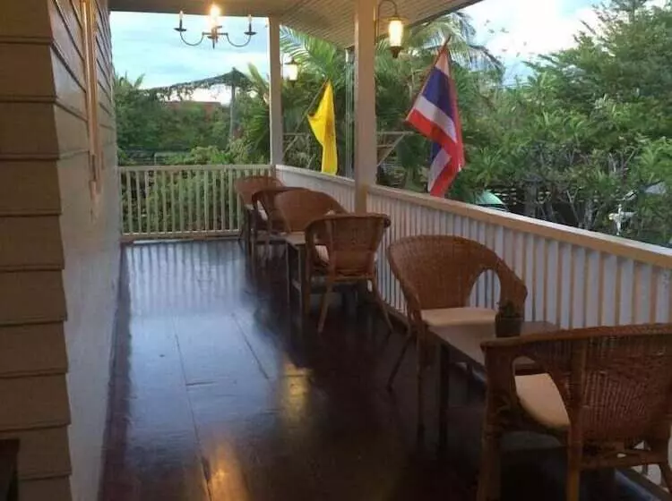 הוסטל Dorm Of Happiness By Tharaburi Resort