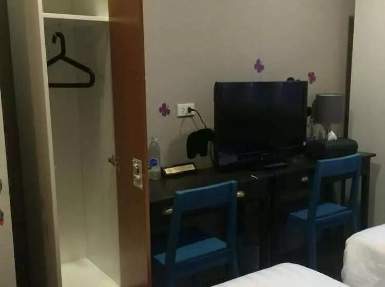 הוסטל Dorm Of Happiness By Tharaburi Resort