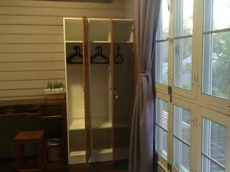 הוסטל Dorm Of Happiness By Tharaburi Resort