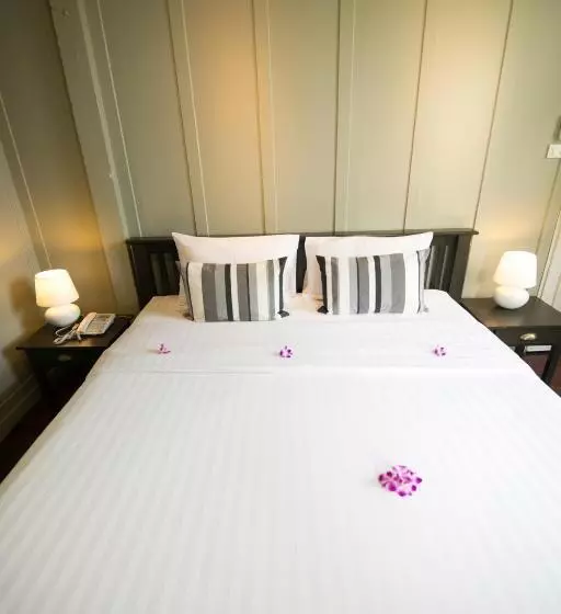 הוסטל Dorm Of Happiness By Tharaburi Resort