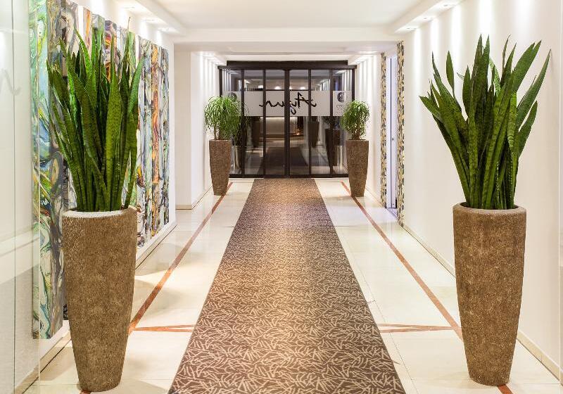 Centro Hotel Ayun Deluxe