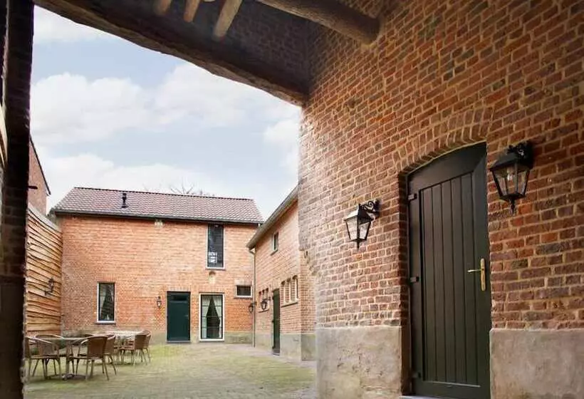 هتل Château De La Motte