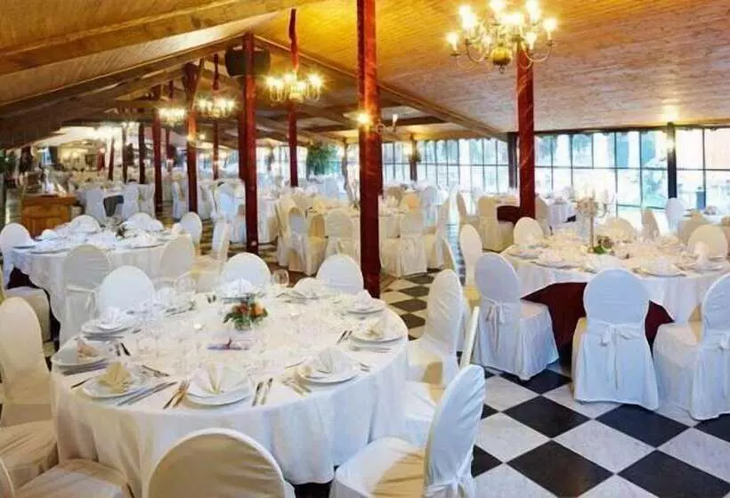 هتل Château De La Motte