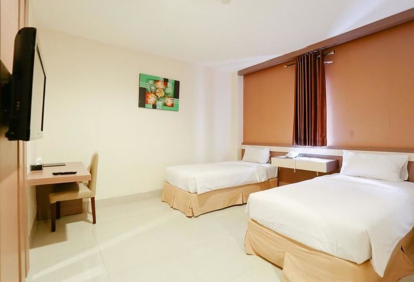 בית מלון כפרי Collection O 1279 Grand Celino Makassar