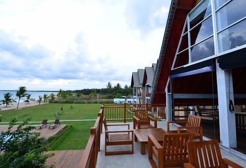 בית מלון כפרי Laya Waves