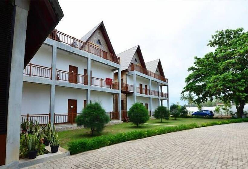 בית מלון כפרי Laya Waves