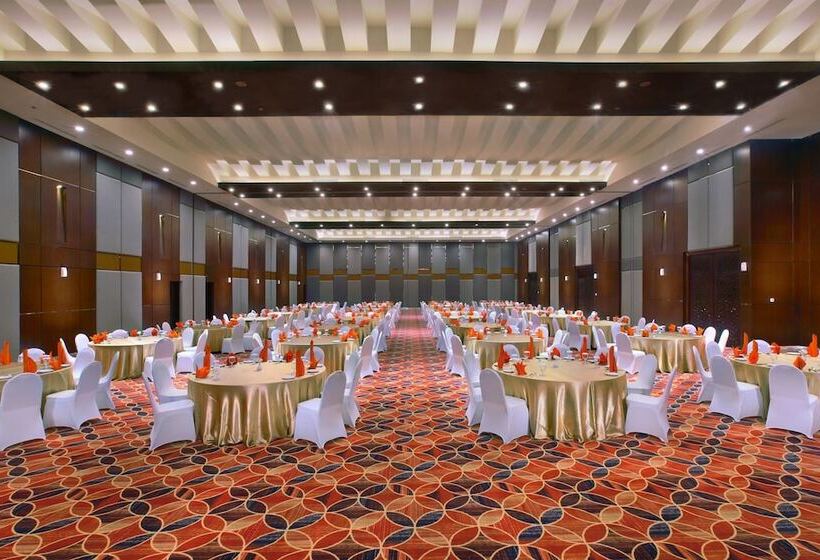 The Alana Hotel & Convention Center Solo By Aston