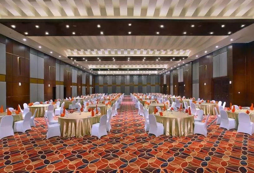 The Alana Hotel & Convention Center Solo By Aston