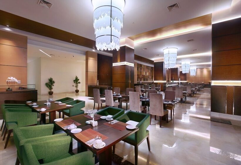 The Alana Hotel & Convention Center Solo By Aston