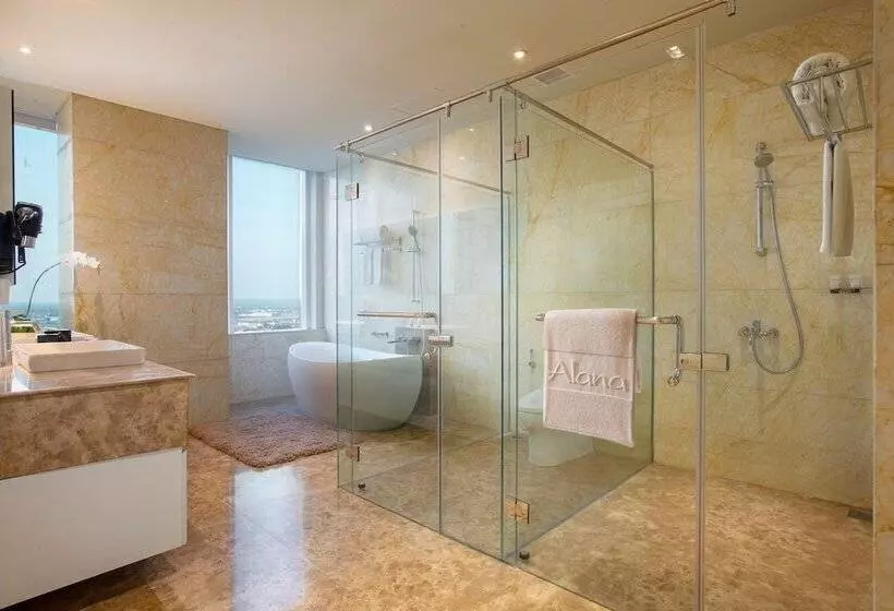 The Alana Hotel & Convention Center Solo By Aston