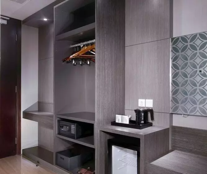 The Alana Hotel & Convention Center Solo By Aston