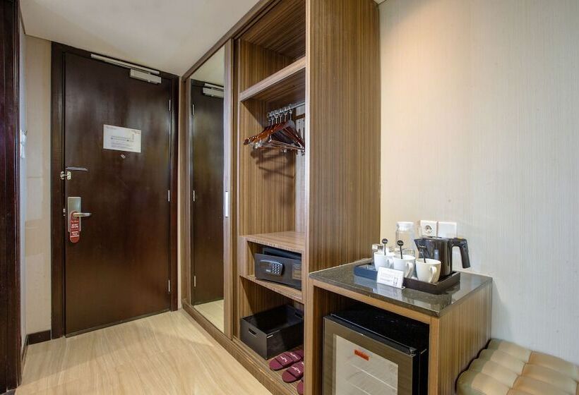 The Alana Hotel & Convention Center Solo By Aston