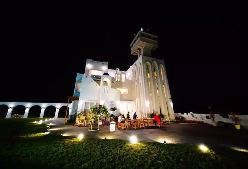 تختخواب و صبحانه The Charming Land