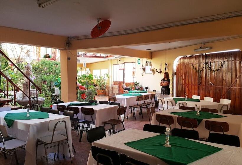 Hotel Puerto Caliche