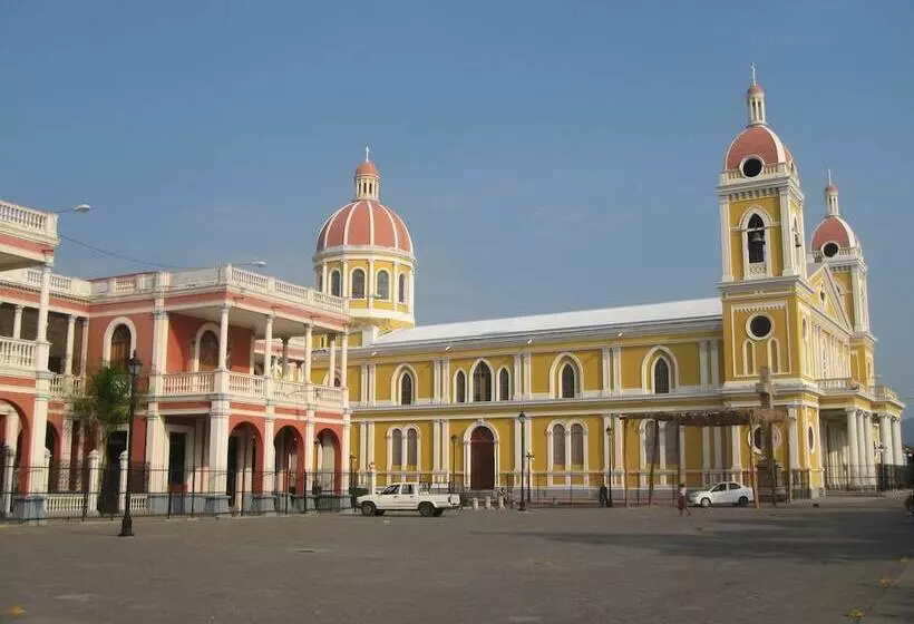 هتل San Simian Lodge