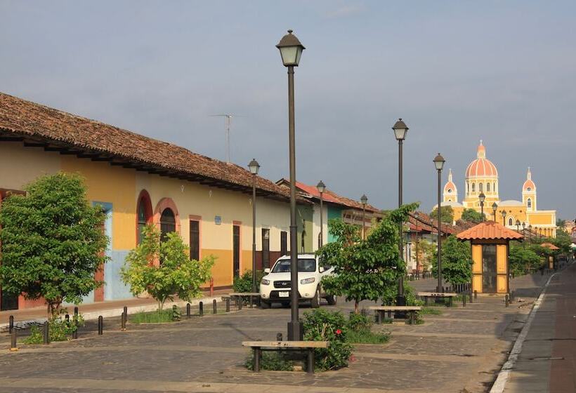 هتل San Simian Lodge