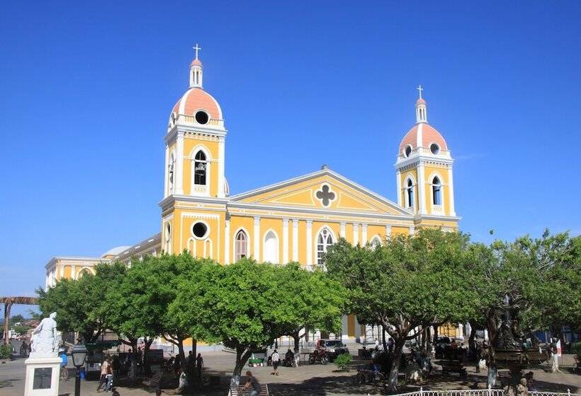 هتل San Simian Lodge