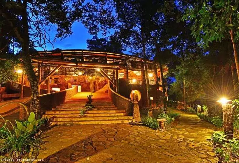 هتل The Rainforest Geo Lodge