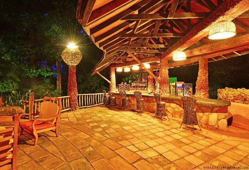 هتل The Rainforest Geo Lodge