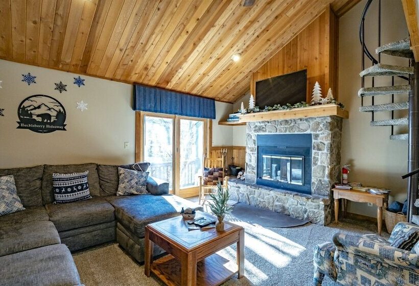 Northwoods A4 Huckleberry Hideaway