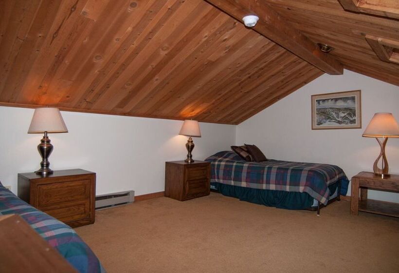 Northwoods A4 Huckleberry Hideaway