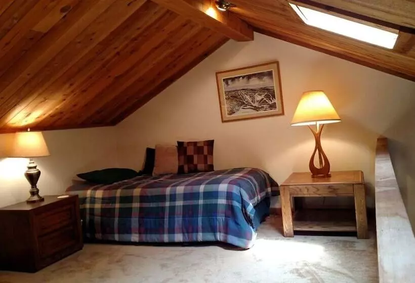 Northwoods A4   Huckleberry Hideaway