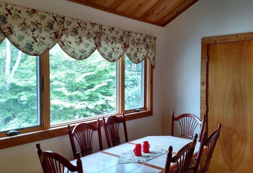 Northwoods A4 Huckleberry Hideaway