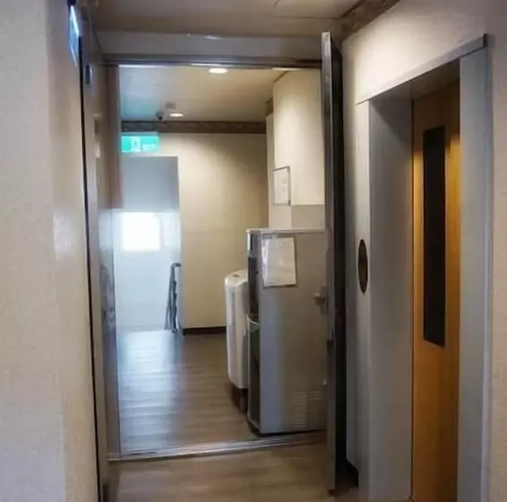 پانسیون Red Roof B&b