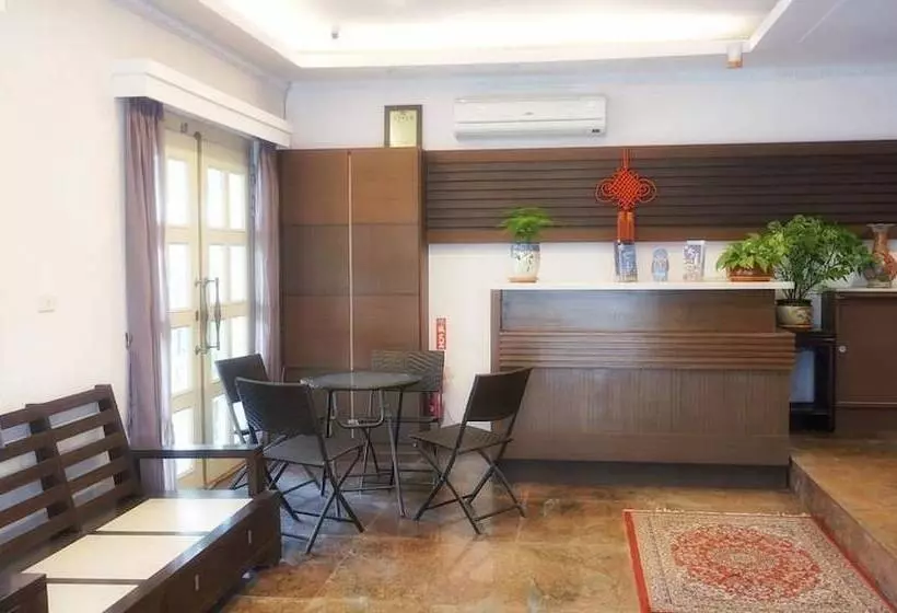 پانسیون Red Roof B&b