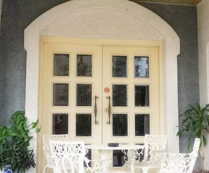 پانسیون Red Roof B&b