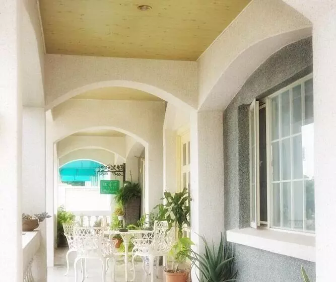 پانسیون Red Roof B&b