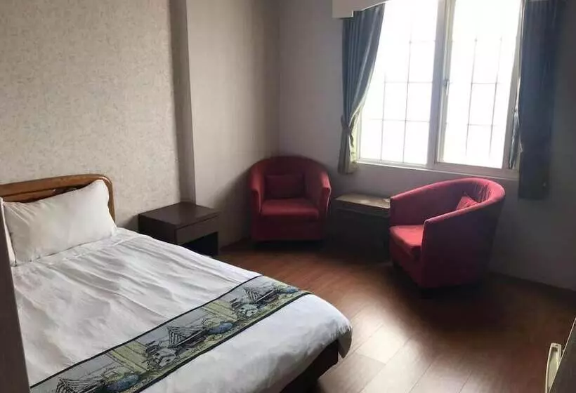 پانسیون Red Roof B&b