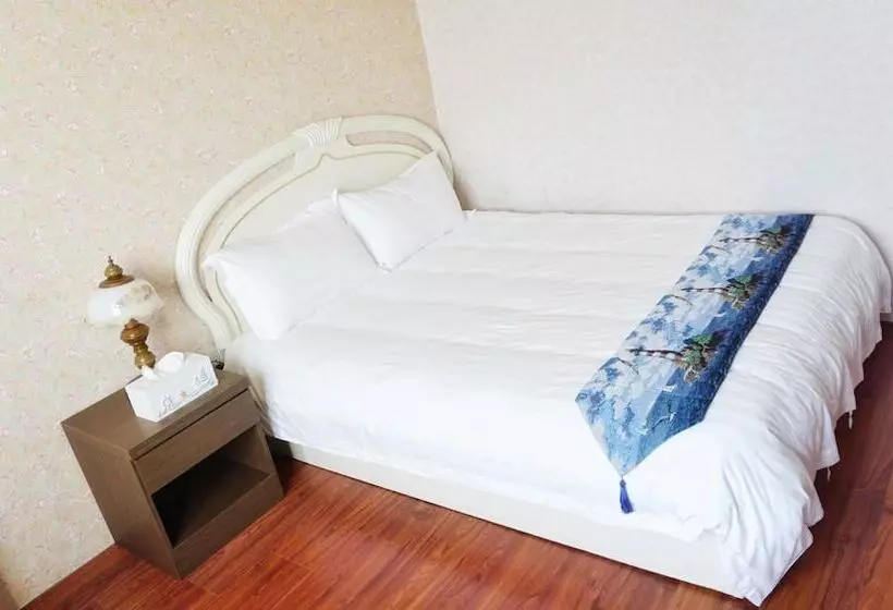 پانسیون Red Roof B&b