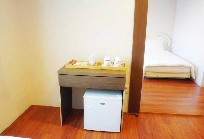 پانسیون Red Roof B&b